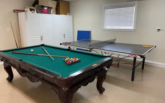Upscale 6 Bed, 5 Ba, New Pool W/jacuzzi, 1/2 Mile Walk to Disney