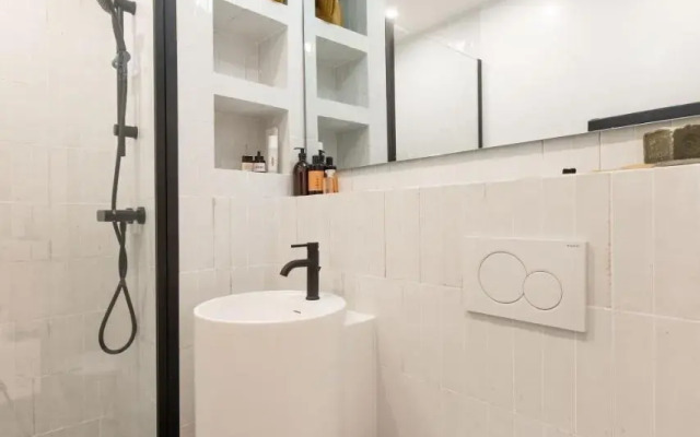 Central and renovated Parisian apartment, 6-7 guests