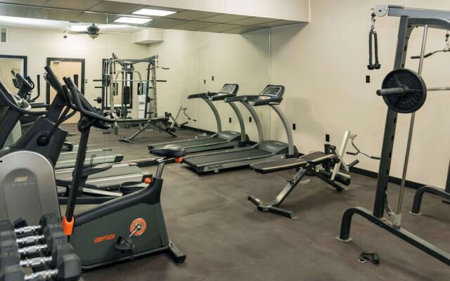 Econo Lodge Inn & Suites