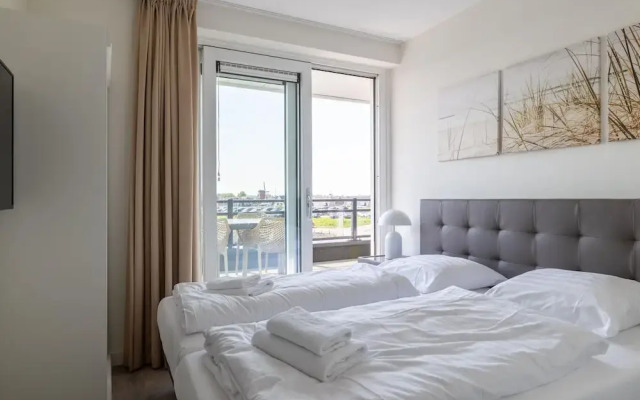 Lush Apartment With Water Views