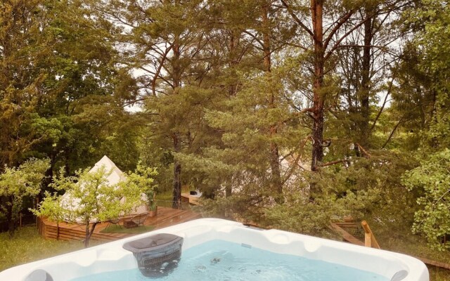 Tent Delhi, a b&b in a Luxury Glamping Style