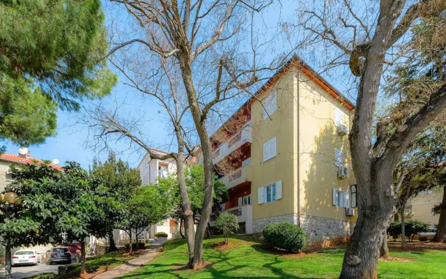 Pretty Apartment Near Golf Course