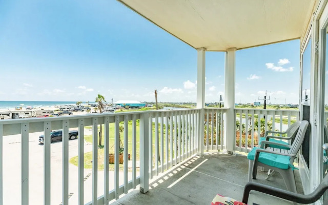Beautiful Blue Heron Sleeps 6 Great Views