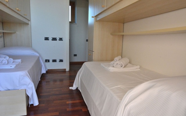 Apartment Montegolo Four with Pool And Lake View