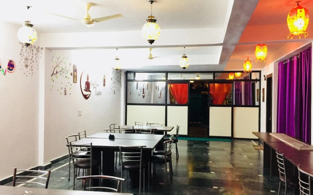 OYO 19535 Hotel Taj Niwas