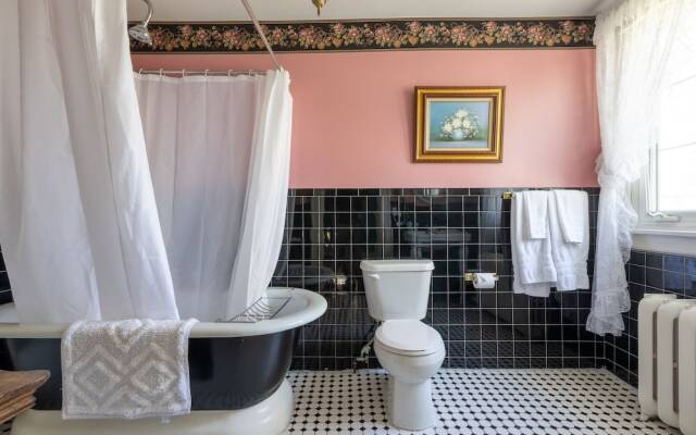 Chestnut Inn Bed and Breakfast