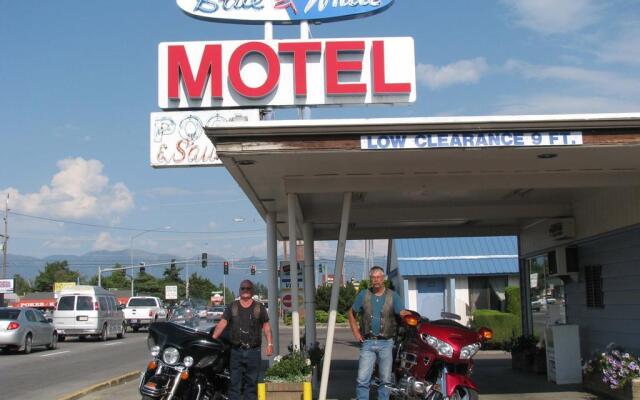Blue and White Motel