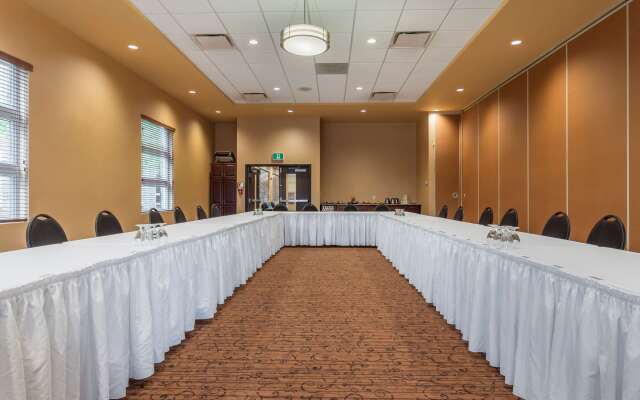 Best Western Plus Bathurst Hotel & Suites