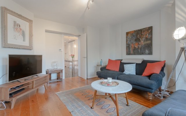 Stunning 2 Bedroom Flat in Converted Church in Bethnal Green