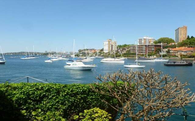 Waterfront Kirribilli Apartment - NS181