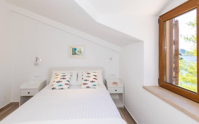 Beachfront Villa Brulupes