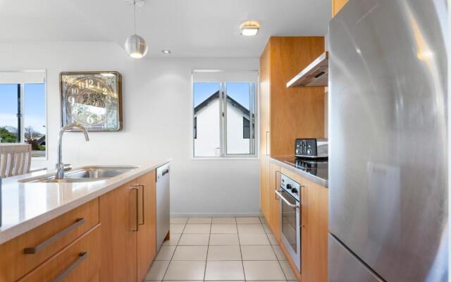 The Lake Life - Taupo Central Holiday Apartment
