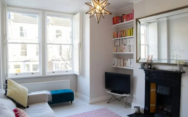 Stunning First Floor Flat In Excellent Location