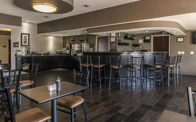 Red River Inn And Suites