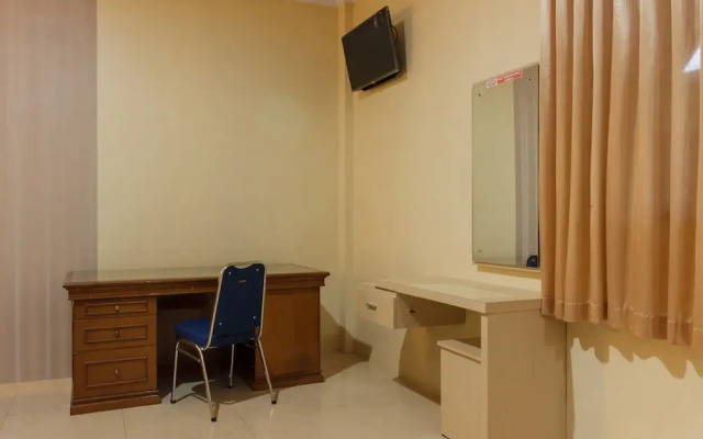 RedDoorz Plus near Pantai Malalayang Manado