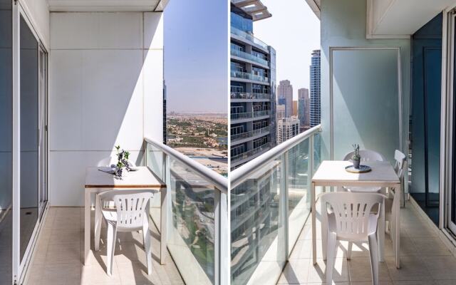 Fashionable 1BR in the Trendy Jlt! Sleeps 4!