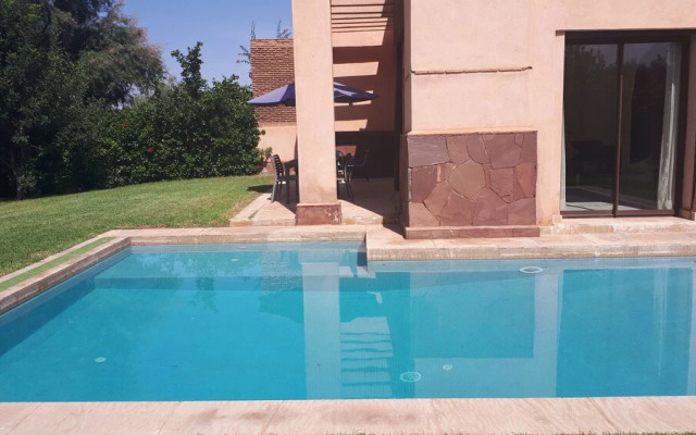Apple Villa 33