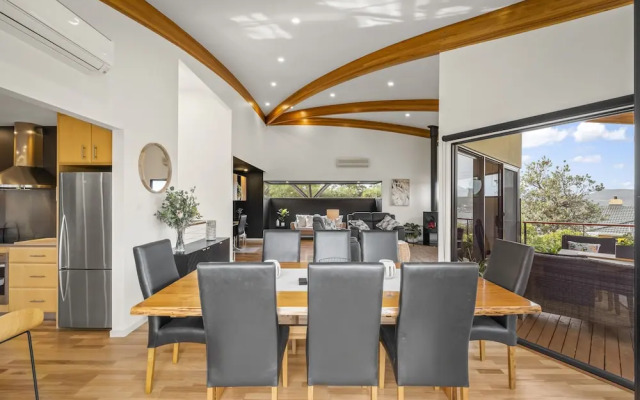 Tree Top Views - 4 Bedroom House