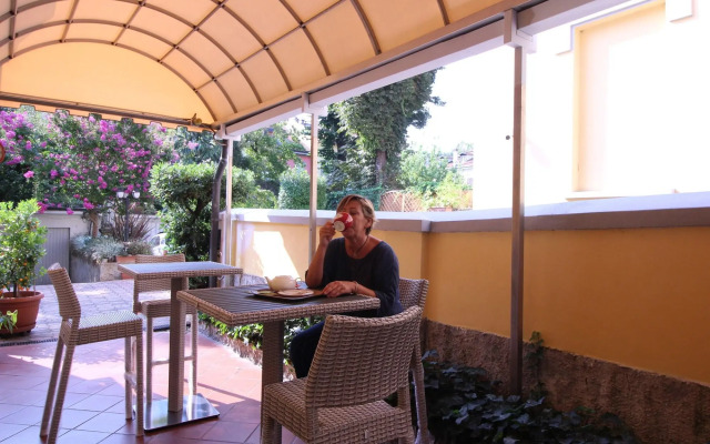Charly Hotel