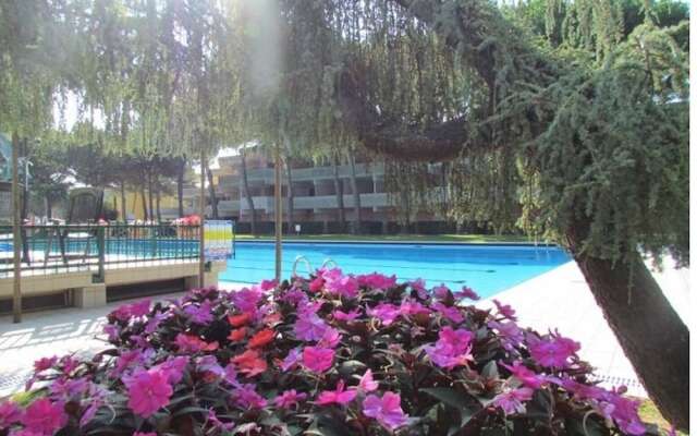 Modern Apartment With Shared Pool