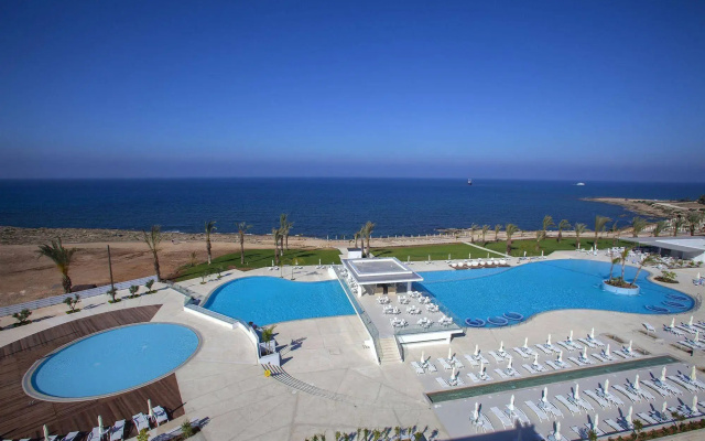King Evelthon Beach  & Resort