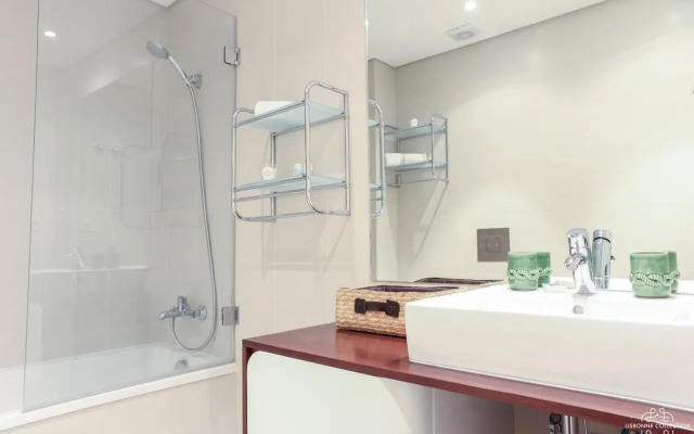 Azulejos' Charming Apartment with Terrace 2 by Lisbonne Collection