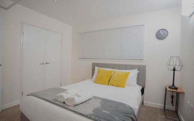 5BR CozySuites The Block-SkybridgeAccess