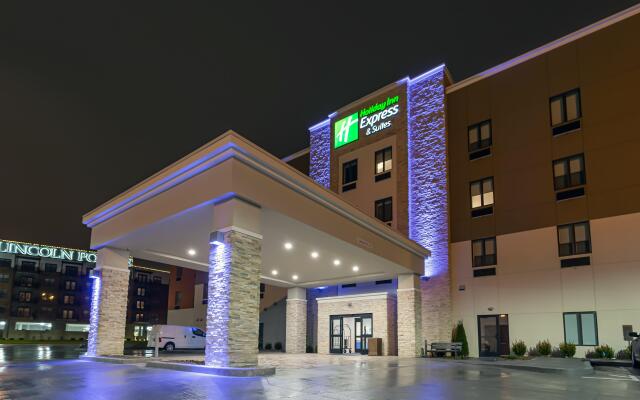 Holiday Inn Express & Suites Columbus - Worthington, an IHG Hotel