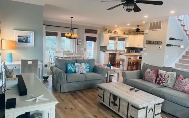 No Egrets 3 Bedroom Condo by RedAwning