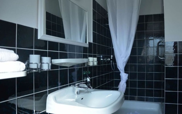 Langeness Modern Retreat