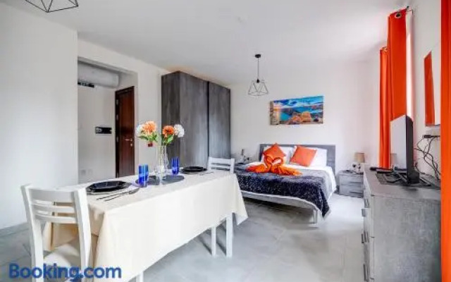 Modern Studio Central Location