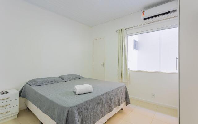 GB14 Ampla Casa 6 Quartos com Piscina e Churrasqueira