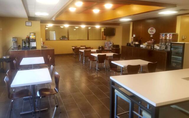 Super 8 By Wyndham Casper East Evansville