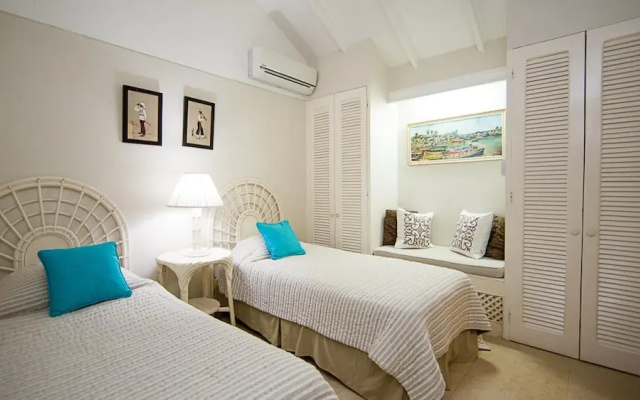 Seagrapes Villa