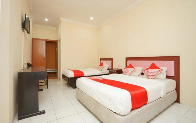 OYO 2003 Female Guest House