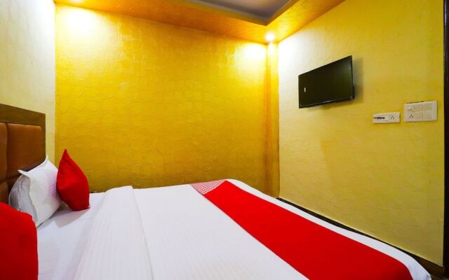 OYO 61622 Classic Hotel