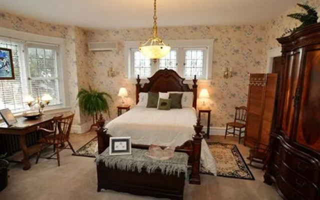 Olde Square Inn Bed and Breakfast