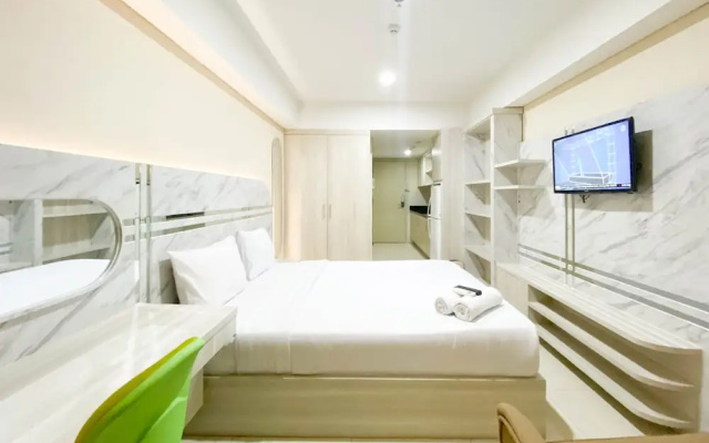 Nice And Elegant Studio Apartment At Warhol (W/R) Residence – Guest Rooms – Semarang