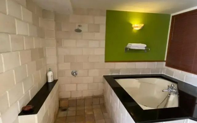 CMK & Private Water Chalet