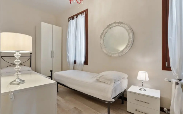 Rialto Bridge Romantic House