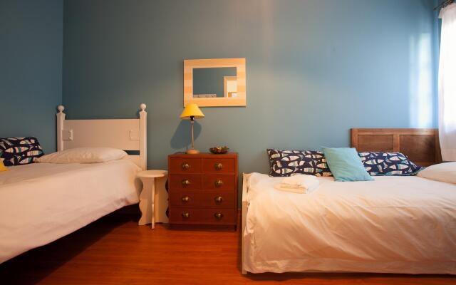 Ericeira Chill Hill Hostel & Private Rooms - Peach Garden