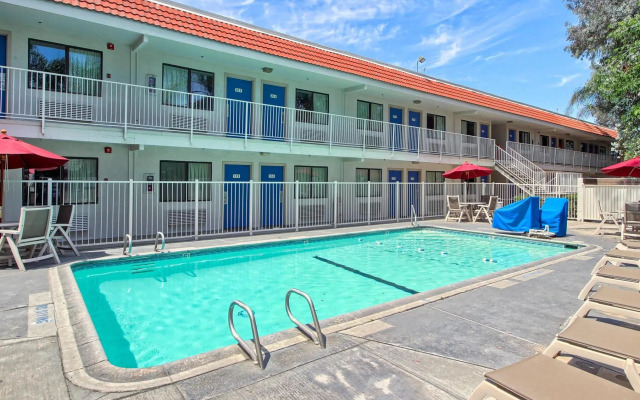 Motel 6 Fresno - SR 99