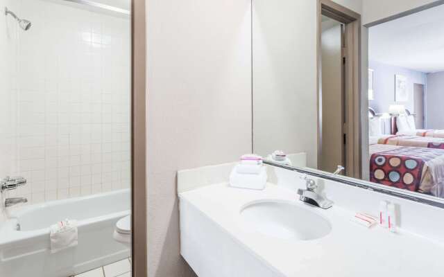 Super 8 by Wyndham Greensboro