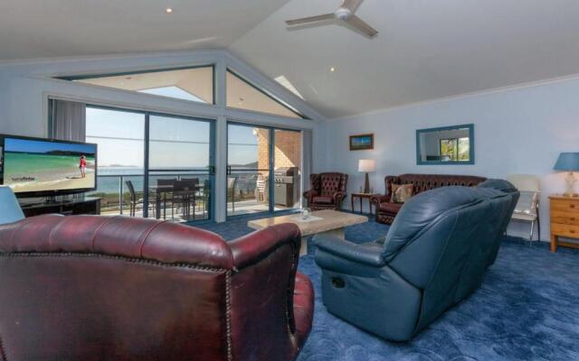 Tah Villa, 1/68 Marine Drive