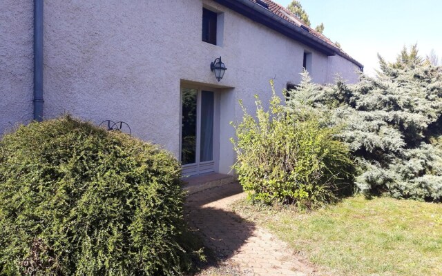 Studio in Saint-apollinaire, With Shared Pool, Enclosed Garden and Wifi