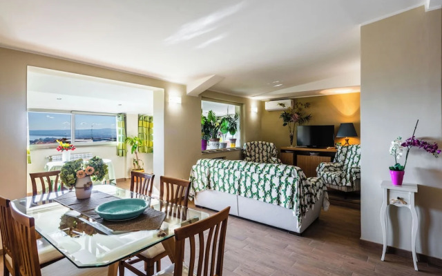 Golden Park Apartment with Terrace