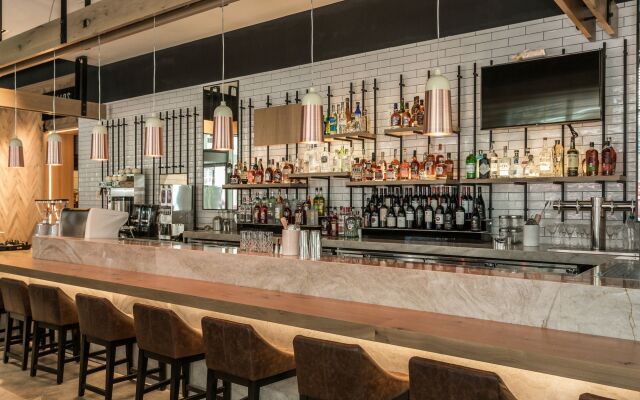 Element Austin Downtown