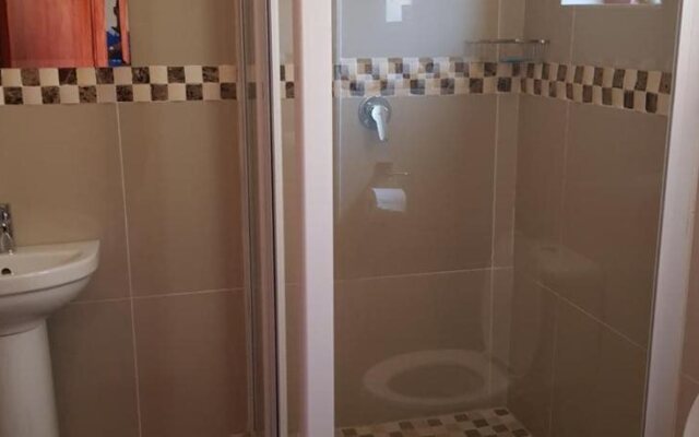 Ekuthuleni Guest House - Soweto