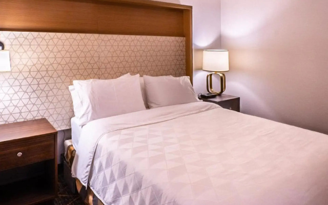 Holiday Inn Hotel & Suites Osoyoos