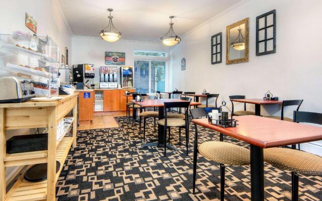 Aggie Inn, an Ascend Collection Hotel